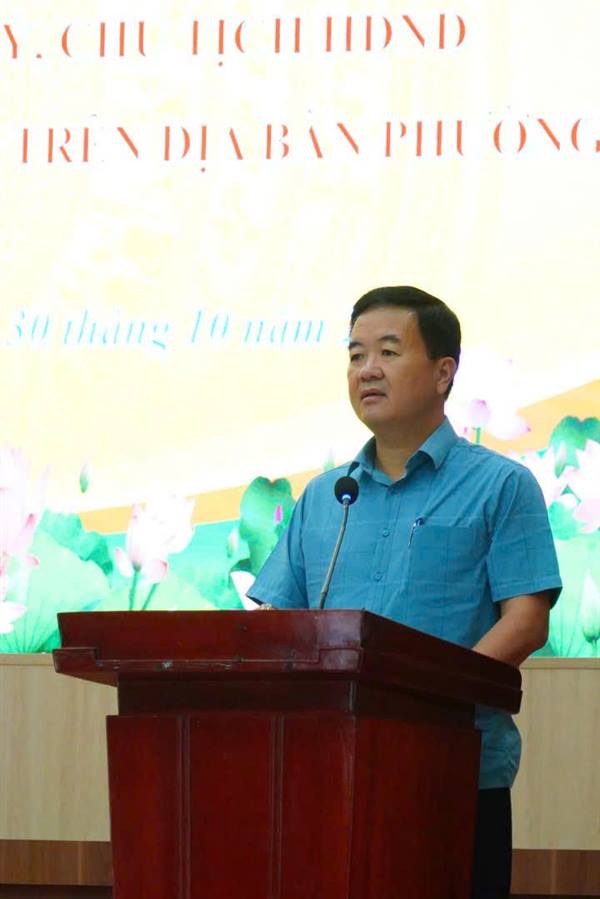 Đồng chí Bí thư Đảng uỷ, Chủ tịch HĐND phường đối thoại với nhân dân trên địa bàn 