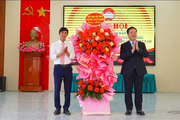 Đồng chí Nguyễn Văn Kiên - Bí thư Đảng uỷ, Chủ tịch HĐND phường dự ngày hội Đại đoàn kết toàn dân tộc tại Tổ dân phố Tằng Hạ