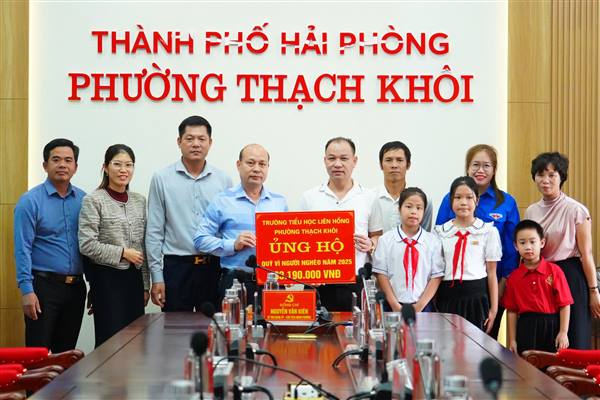 Trường Tiểu học Liên Hồng ủng hộ quỹ "Vì người nghèo" 33,1 triệu đồng