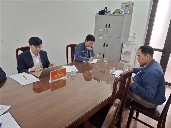 Đồng chí Tăng Văn Quản - Phó Bí thư Đảng uỷ, Chủ tịch UBND phường Tiếp công dân thường kỳ tháng 12