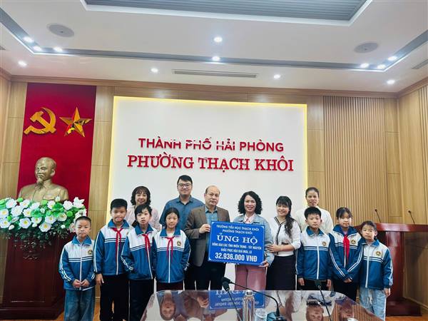 Trường Tiểu học Thạch Khôi ủng hộ Đồng bào các tỉnh Miền Trung - Tây Nguyên khắc phục hậu quả mưa lũ