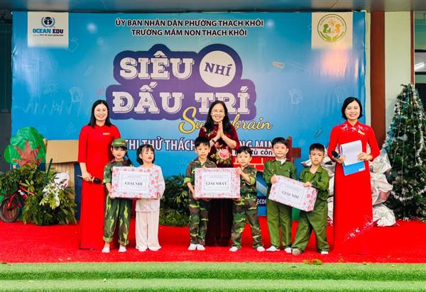 Trường mầm non Thạch Khôi tổ chức hoạt động trải nghiệm "Bé tập làm chiến sĩ"