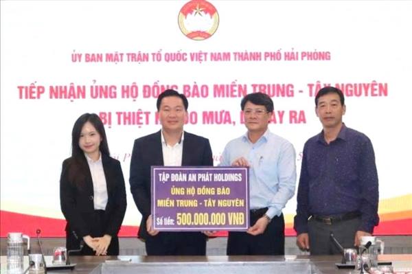 Trên 6.200 tập thể, cá nhân ủng hộ đồng bào vùng lũ lụt qua MTTQ thành phố Hải Phòng