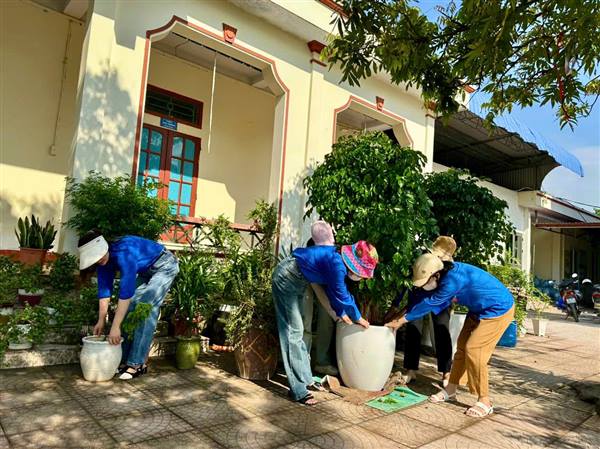 Tuổi trẻ phường Thạch Khôi ra quân hưởng ứng ngày chủ nhật xanh lần thứ 5, năm 2025