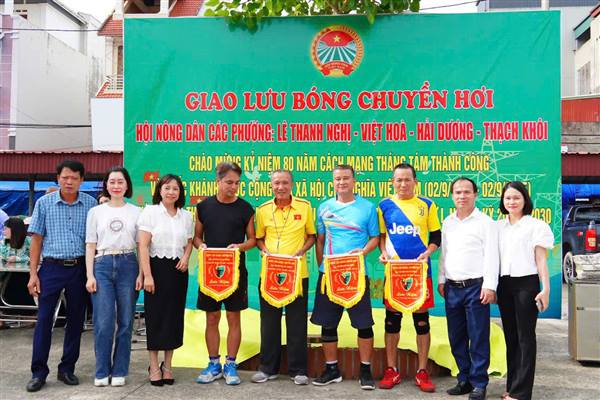 Hội Nông dân phường Thạch Khôi tổ chức giao lưu thể thao "Bóng chuyền hơi"