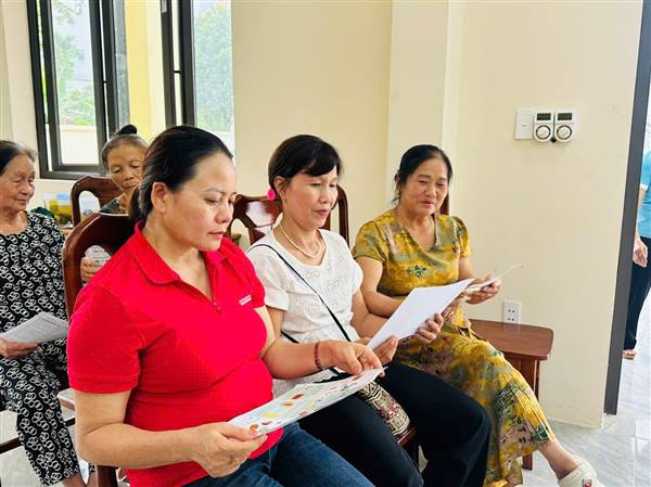 Hội liên hiệp phụ nữ phường Thạch Khôi tập huấn phân loại rác thải tại hộ gia đình