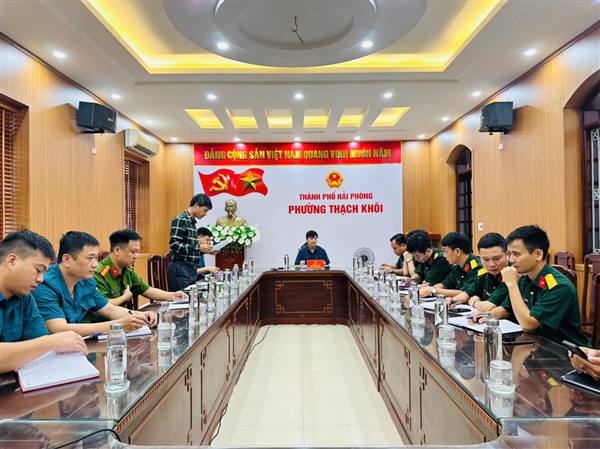 Ban chỉ huy phòng thủ khu vực 3 - Lê Thanh Nghị làm việc với phường Thạch Khôi