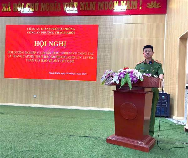 Công an phường Thạch Khôi tổ chức hội nghị bồi dưỡng nghiệp vụ công tác và trang cấp Sim thuê báo Mobifone cho lực lượng an ninh cơ sở