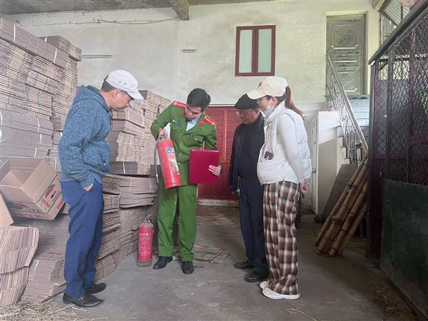 Kiểm tra, tuyên truyền công tác đảm bảo an ninh, an toàn phòng cháy chữa cháy tại các chợ trên địa bàn phường dịp Tết Nguyên đán Bính Ngọ 2026