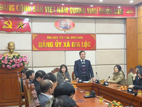 Lãnh đạo phường Thạch Khôi làm việc với lãnh đạo xã Gia Lộc