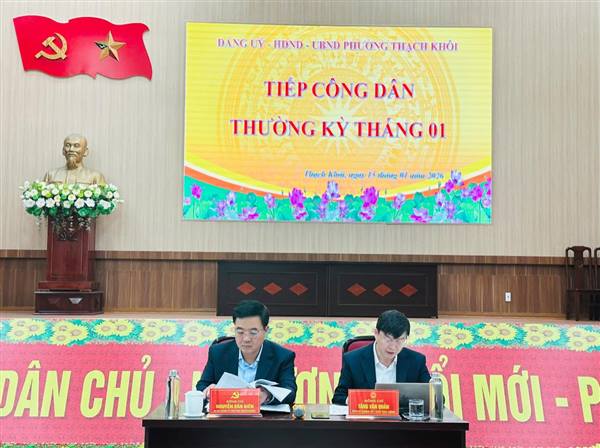 Các đồng chí lãnh đạo phường tiếp công dân thường kỳ tháng 01/2026