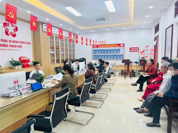 Ngày đầu tiên triển khai mô hình "Ngày thứ ba không hẹn, ngày thứ sáu không chờ" tại Trung tâm phục vụ hành chính công phường Thạch Khôi
