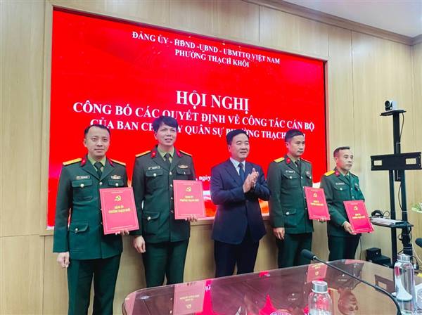 Hội nghị công bố các quyết định về công tác cán bộ của Ban chỉ huy quân sự phường Thạch Khôi