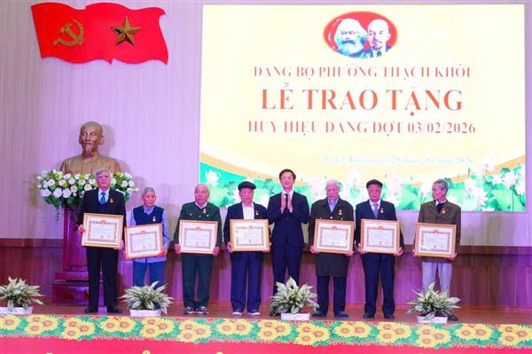 Phường Thạch Khôi tổng kết công tác năm 2025, triển khai nhiệm vụ năm 2026 và trao tặng huy hiệu Đảng đợt 03/02/2026