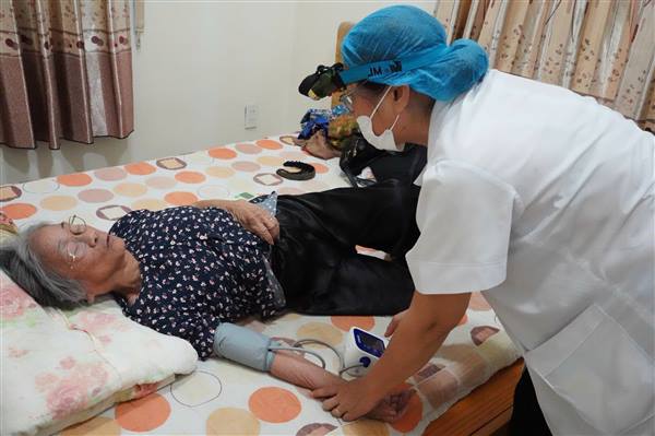 Đưa chương trình chăm sóc sức khỏe toàn dân đến gần hơn với mỗi gia đình
