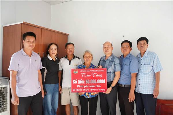 Hội nông dân phường Thạch Khôi hỗ trợ 50 triệu đồng sửa nhà cho hội viên có hoàn cảnh khó khăn 