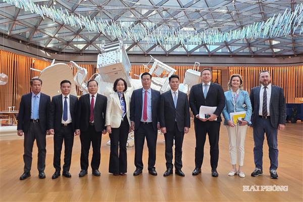 Bí thư Thành ủy Lê Ngọc Châu làm việc với Tập đoàn năng lượng Novatek của Nga