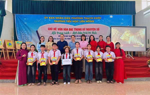 Ngược dòng lịch sử - Chạm tay chuông vàng