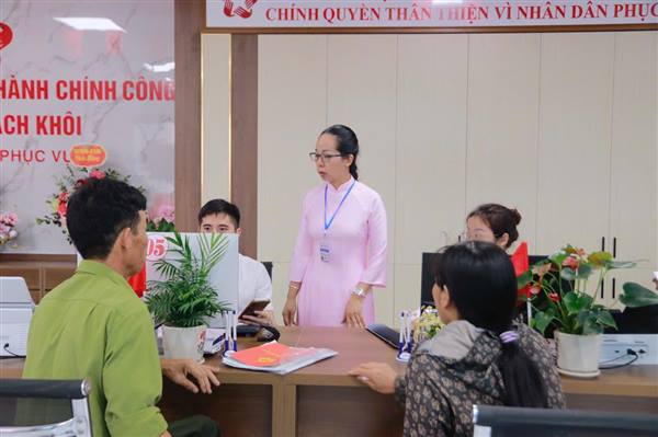 Ngày làm việc đầu tiên tại Trụ sở Trung tâm Phục vụ hành chính công phường Thạch Khôi mới