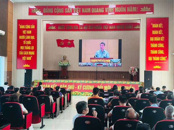 Đoàn đại biểu Quốc hội thành phố Hải Phòng tiếp xúc cử tri sau kỳ họp thứ Nhất, Quốc hội khóa XVI