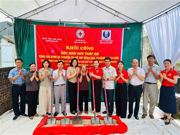 Khởi công xây Nhà Chữ thập đỏ cho hộ cận nghèo có hoàn cảnh khó khăn ở Tổ dân phố Đồng Bào.
