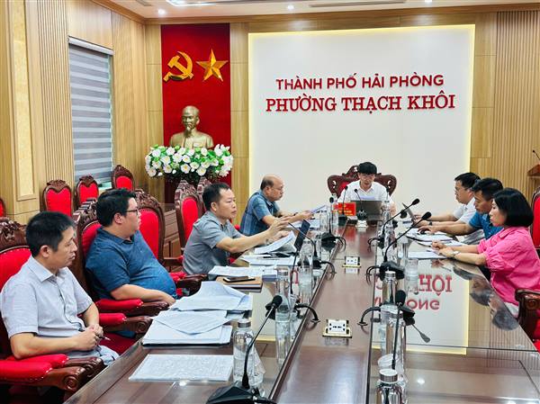 UBND phường họp đôn đốc tiến độ triển khai công tác đo đạc, lập bản đồ địa chính, lập hồ sơ địa chính và hoàn thành CSDL về đất đai trên địa bàn phường