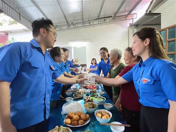 "MÂM CƠM TRI ÂN – ẤM ÁP NGHĨA TÌNH"