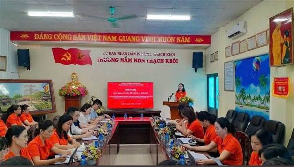 Chi bộ trường Mầm non Thạch Khôi: Sinh hoạt chuyên đề - Nâng cao bản lĩnh chính trị, khơi dậy trách nhiệm của mỗi Đảng viên