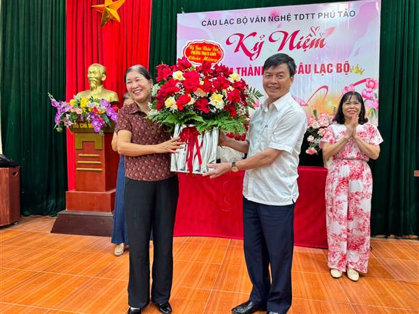 Kỷ niệm 3 năm thành lập Câu lạc bộ Văn hoá văn nghệ - Thể dục thể thao Phú Tảo