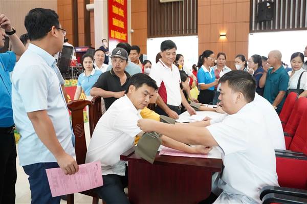 Sôi nổi ngày hội hiến máu "Thạch Khôi - ngàn trái tim hồng" năm 2026