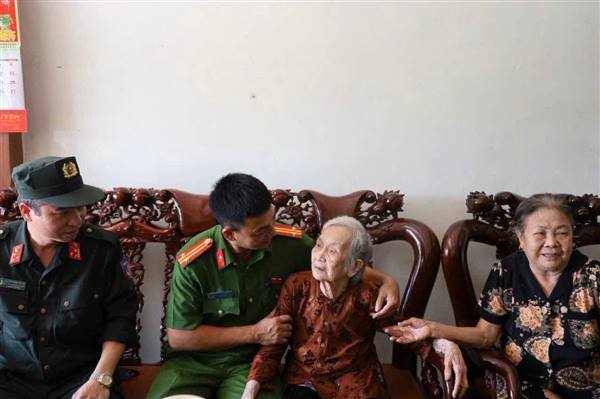 Công an phường Thạch Khôi: Tự hào truyền thống vẻ vang - phấn đấu xứng đáng niềm tin của nhân dân