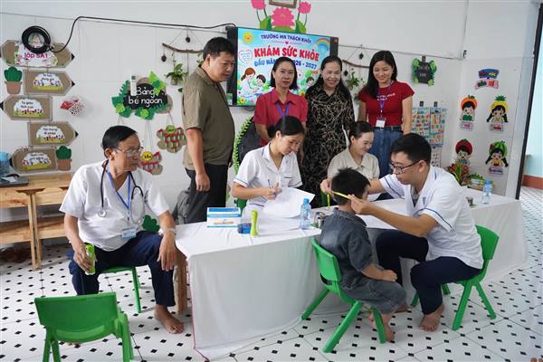 Phường Thạch Khôi khám sức khoẻ đầu năm học cho học sinh trên địa bàn 