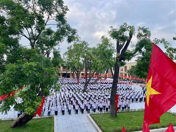 Sáng đầu tiên của năm học mới tại trường Tiểu học Liên Hồng