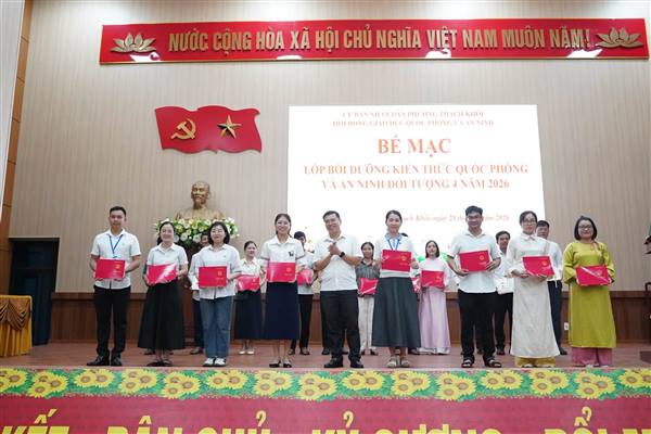 Bế mạc lớp bồi dưỡng kiến thức quốc phòng và an ninh đối tượng 4 năm 2026