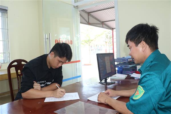 20 thanh niên xã Thái Tân viết đơn tình nguyện nhập ngũ năm 2026 

