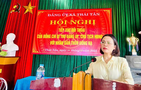 Đồng chí Bí thư Đảng ủy - Chủ tịch HĐND xã Thái Tân tiếp xúc, đối thoại với nhân dân thôn Uông Hạ và thôn Đình