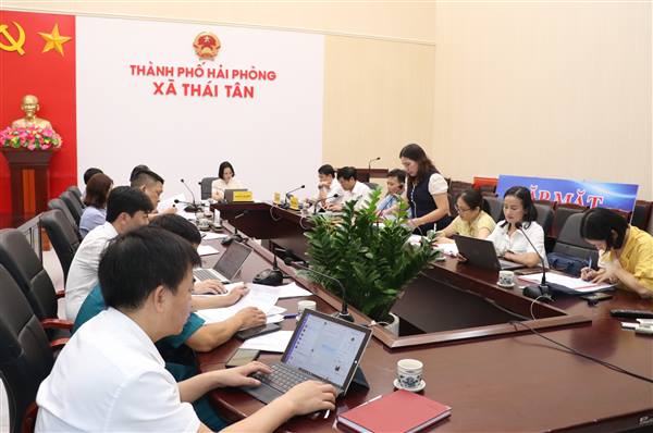Ban Thường vụ Đảng ủy xã Thái Tân nghe và cho ý kiến vào các nội dung trình Hội nghị Ban Chấp hành Đảng bộ xã