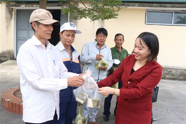 Hội Nông dân xã Thái Tân vận động hỗ trợ 15 hội viên khó khăn