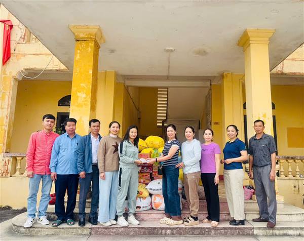 Chi hội Phụ nữ thôn Chu Đậu tích cực vận động ủng hộ đồng bào miền Trung - Tây Nguyên khắc phục hậu quả mưa lũ