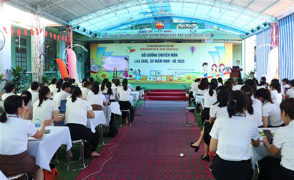 Các trường mầm non xã Thái Tân tổ chức bồi dưỡng chuyên môn hè 2025