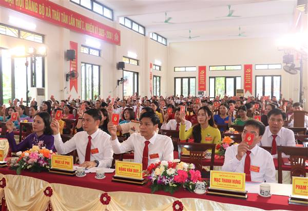 Phiên làm việc thứ nhất Đại hội Đại biểu Đảng bộ xã Thái Tân lần thứ I, nhiệm kỳ 2025-2030