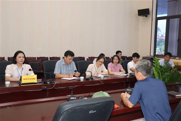 Đồng chí Bí thư Đảng ủy xã Thái Tân tiếp công dân định kỳ tháng 9