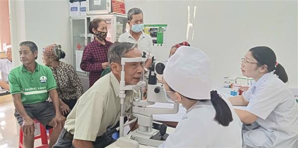 Thái Tân tổ chức khám, tư vấn các bệnh về mắt cho nhân dân hướng tới Ngày Quốc tế Người cao tuổi 1/10