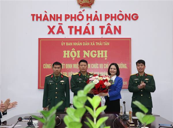 UBND xã Thái Tân công bố các quyết định về công tác cán bộ Ban Chỉ huy Quân sự xã