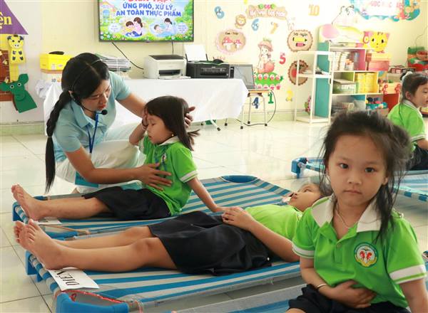 Trường Mầm non Thái Tân 1 tổ chức diễn tập ứng phó, xử lý sự cố an toàn thực phẩm