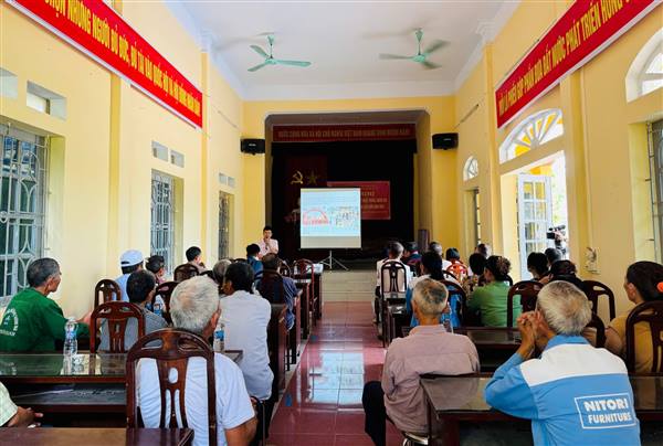 Tập huấn kỹ thuật trồng, chăm sóc và phòng trừ sâu bệnh cho cây bưởi tại thôn Tân Thắng