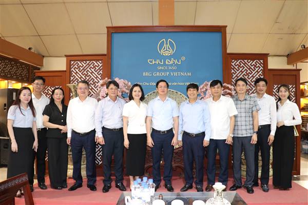 Đồng chí Phạm Văn Lập thăm, làm việc tại Công ty CP Gốm Chu Đậu