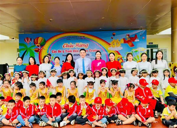 Trường Mầm non Nguyễn Đức Sáu tổ chức tham quan trường tiểu học, kết hợp Lễ tri ân và trưởng thành cho trẻ 5 tuổi