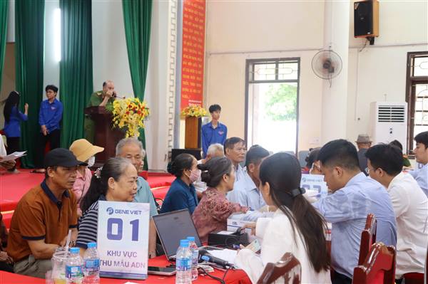 Công an xã Thái Tân phối hợp thu nhận mẫu ADN thân nhân liệt sĩ