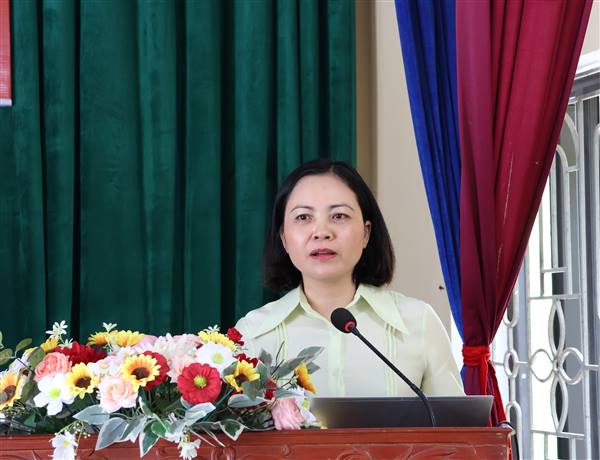 Đồng chí Bí thư Đảng uỷ, Chủ tịch HĐND xã tiếp xúc đối thoại trực tiếp với Nhân dân các thôn Nhuế Sơn và Chu Đậu